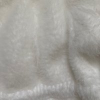 Пухкава бяла жилетка с цип, размер S/M, снимка 5 - Жилетки - 43079908