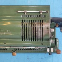 Стара,механична,сметачна машина, елка, калкулатор,Triumpha Tor CRN 1 . , снимка 1 - Антикварни и старинни предмети - 37776952