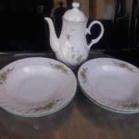 Чайник и 4 дълбоки чинии порцелан, снимка 3 - Чинии - 44908282