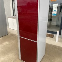 Дизайнерски червен стъклен хладилник Siemens, снимка 1 - Хладилници - 43209589