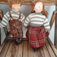 Продавам две порцеланови кукли, снимка 1 - Колекции - 38294027