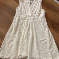 Дантелена рокля кремава Vero Moda , снимка 2 - Рокли - 37819205