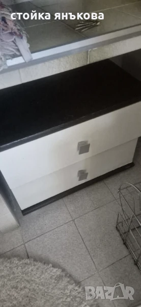 Продавам шкаф с две чекмеджета , снимка 1
