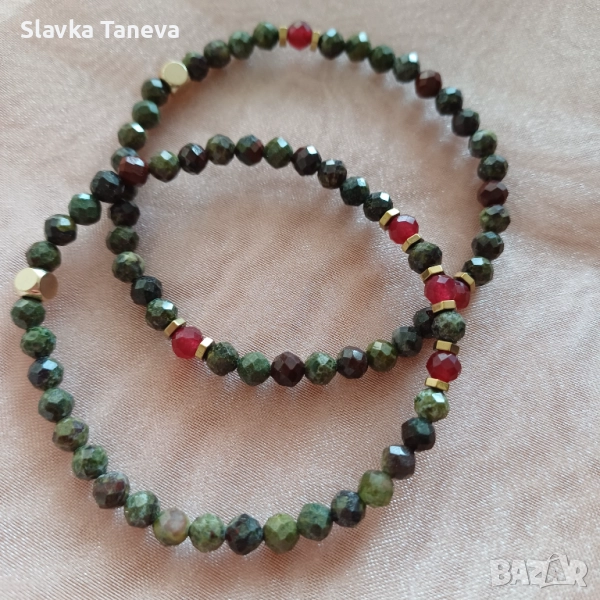 Гривни от мъниста драконова кръв и халцедонов камък, снимка 1