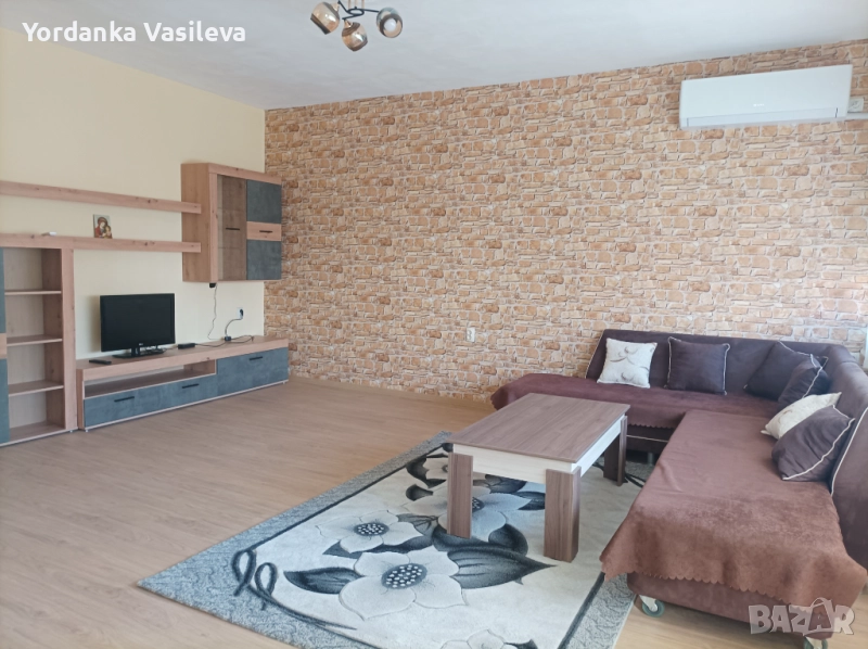 Отдава се под наем апартамент с гараж в супер център на Пазарджик , снимка 1