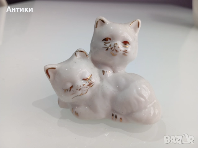 Стара порцеланова фигура с котета 