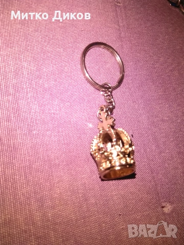 Метален ключодържател корона с кръстче нов, снимка 3 - Колекции - 53071271