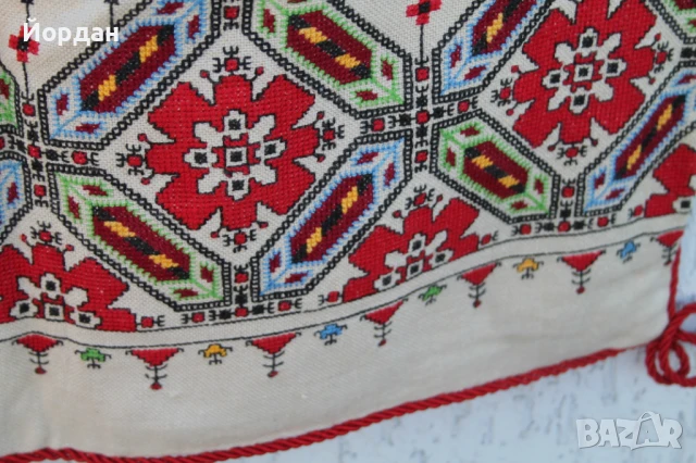 Възглавница с бродерия на ленена панама, снимка 7 - Антикварни и старинни предмети - 50565588