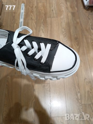 обувки , снимка 2 - Дамски ежедневни обувки - 43586371