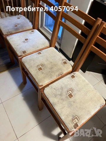 Продавам четири дървени стола за хранене., снимка 2 - Столове - 53257132
