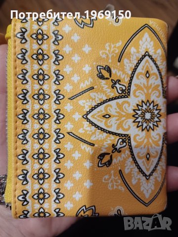 Дамско портомоне чисто ново на Carpisa 