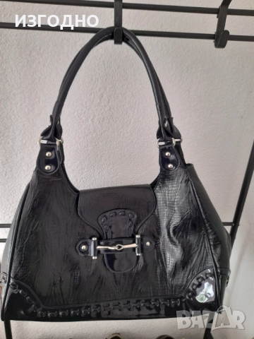 15 ЛЕВА ХУБАВА НЕПОЛЗВАНА ДАМСКА ЧАНТА