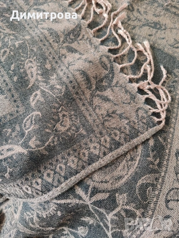 Дамски шал, снимка 4 - Шалове - 31417319