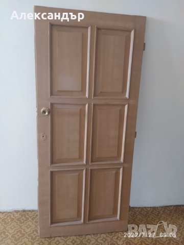 дървена врата от масив