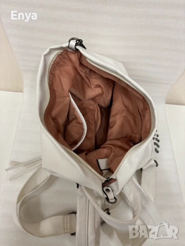 Раница с капси от еко кожа - цвят бял, снимка 4 - Раници - 53574028