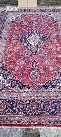 Ръчно тъкан вълнен Персийски килим и две пътеки.Произход Иран., снимка 2 - Килими - 44844961