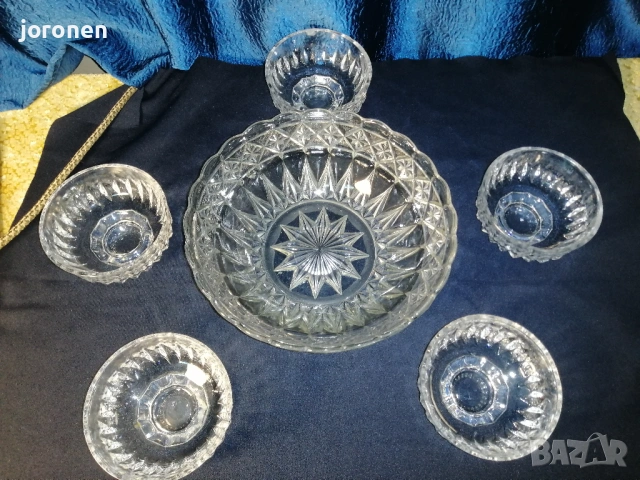 Голяма купа с купички от оловно стъкло