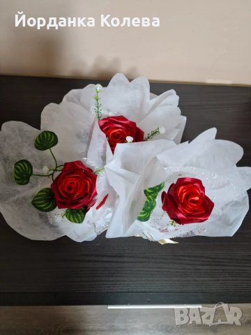 Вечна роза от сатен- подарък за св. Валентин, 8 март и всеки един празник, снимка 3 - Декорация за дома - 48466817