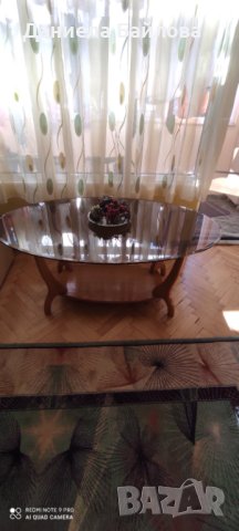 Холна маса със стъклен плот