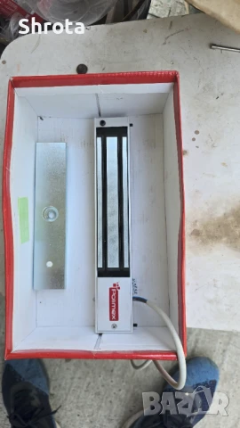 Електрически магнит за врата 500 кг. 