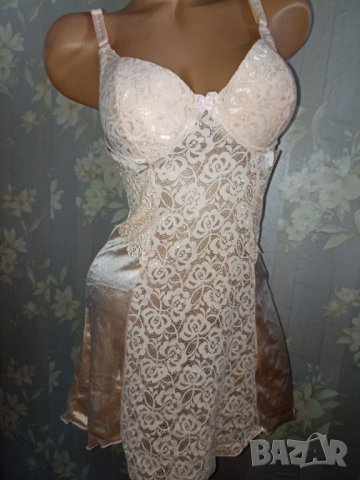 Изящна нощница в портокалов цвят от сатен и дантела М, снимка 1