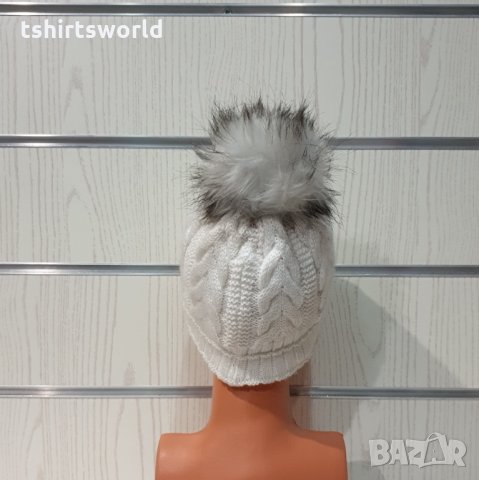 Нова зимна дамска шапка в бял цвят с пух/помпон, снимка 4 - Шапки - 35501382