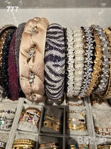 диадема , снимка 2 - Аксесоари за коса - 48372559