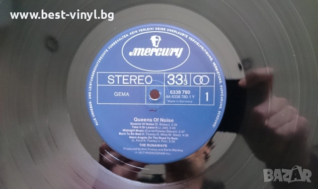 Грамофонна Плоча (The Runaways - Queens of Noise), снимка 3 - Грамофонни плочи - 52666913