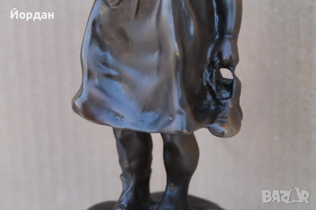 Бронзова фигура ''Момиче с обувка'', снимка 4 - Колекции - 51170553