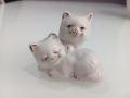 Стара порцеланова фигура с котета , снимка 1