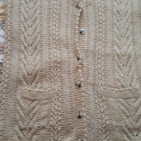 Продавам ръчно плетени дамски вълнени жилетки без ръкави, снимка 3 - Жилетки - 28694902