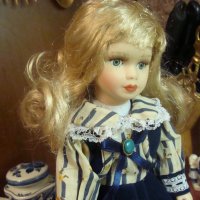 Колекционерска порцеланова кукла , снимка 2 - Колекции - 27415599