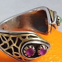 Много интересен сребърен пръстен със естествен смарагд, рубин и позлата, снимка 3 - Пръстени - 44140617