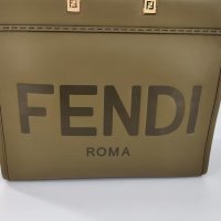 Налична чанта Fendi реплика, снимка 7 - Чанти - 43728845