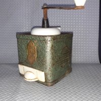 Стара aнтикварна мелничка., снимка 2 - Антикварни и старинни предмети - 32824863