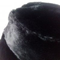 Дамска зимна плюшена шапка в черен цвят, снимка 8 - Шапки - 39070676