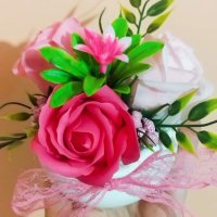 ‼️НОВО‼️За празника на жената зарадвайте дамите с керамична кашпа със сапунени цветя, снимка 3 - Подаръци за жени - 43985820