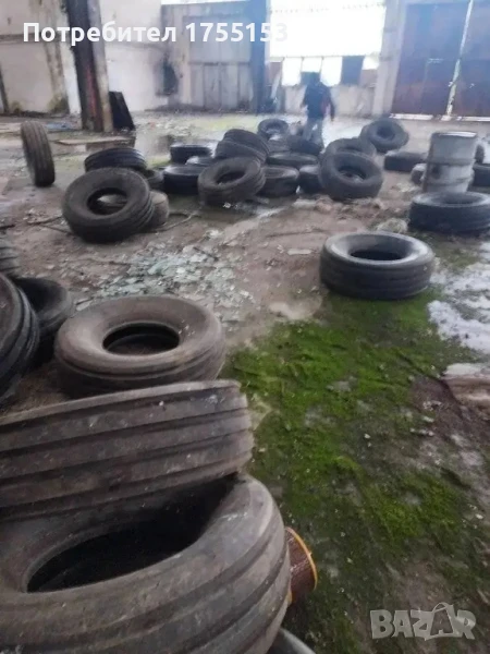 Гуми 12-16  С Леки пукнатини от страни, снимка 1