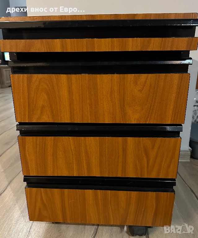 Малко шкафче с колелца, снимка 1