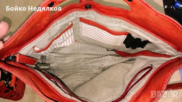 (233) Маркова дамска чанта, снимка 2 - Чанти - 43689746