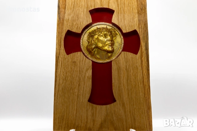 Релефна дървена икона с позлатен образ на Исус Христос, инкрустиран в смола, снимка 4 - Икони - 53225060