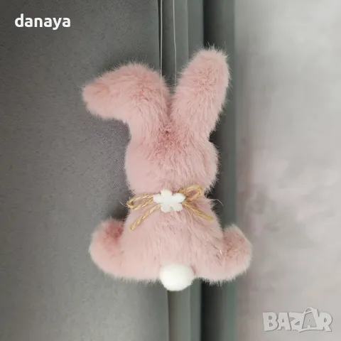 5784 Висяща великденска украса Пухкаво зайче с цвете, 9x7cm, снимка 3 - Декорация за дома - 49496397