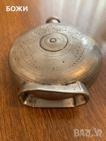 Старинна гръцка манерка от 1895 г. – масивен калай, ръчно гравирана, снимка 4 - Антикварни и старинни предмети - 51154839