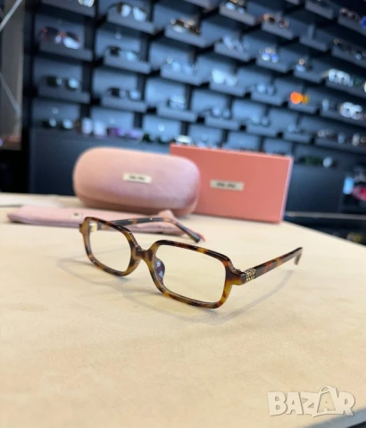 очила с черен обикновен калъф miu miu louis vuitton 