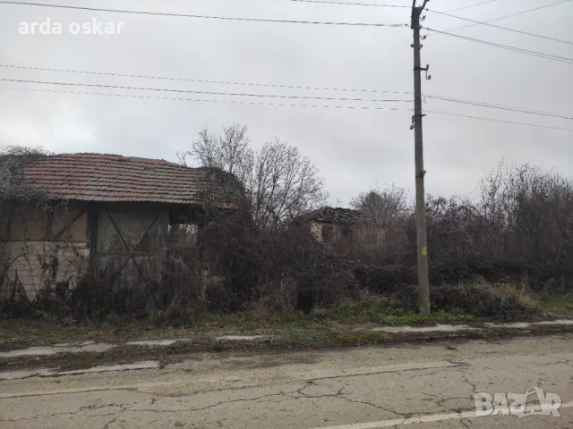 Двуетажна къща върху парцел от 1587 m² в центъра на село Горско Силвово, област Ловеч, можете да пиш, снимка 3 - Парцели - 48256368