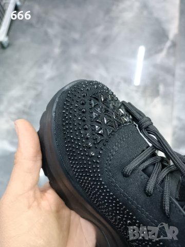 Обувки , снимка 2 - Дамски ежедневни обувки - 43064412