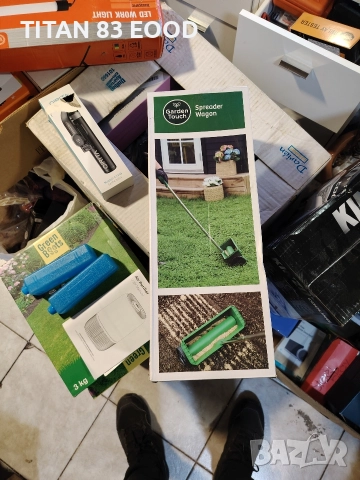 ръчен разпръсквач за тор/семена Garden Touch. 