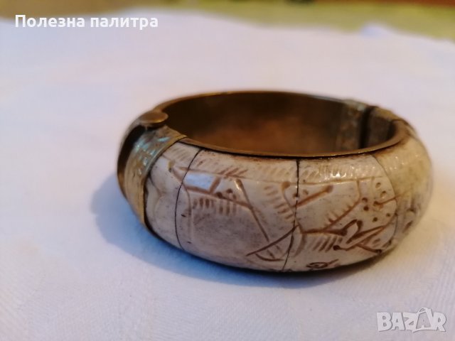 Дамска гривна месинг с ръчна гравюра върху кост, снимка 2 - Гривни - 43906735