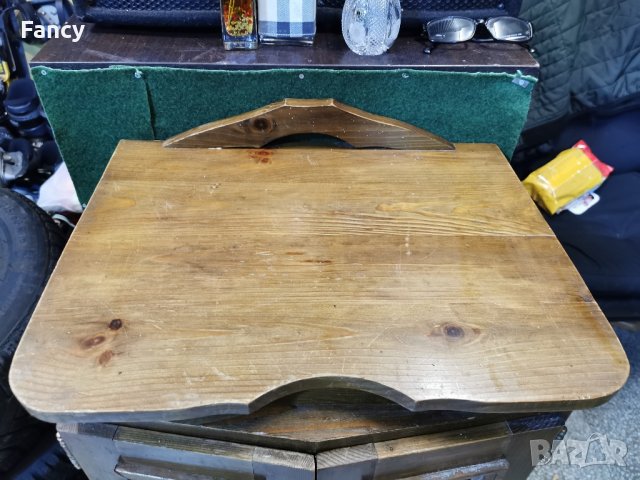 Старо нощно шкафче с медни орнаменти , снимка 16 - Антикварни и старинни предмети - 43105847