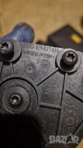 8E9 827 833 мотор заден капак ауди а6 ц5 комби audi a6 c5 kombi, снимка 2 - Части - 52706900